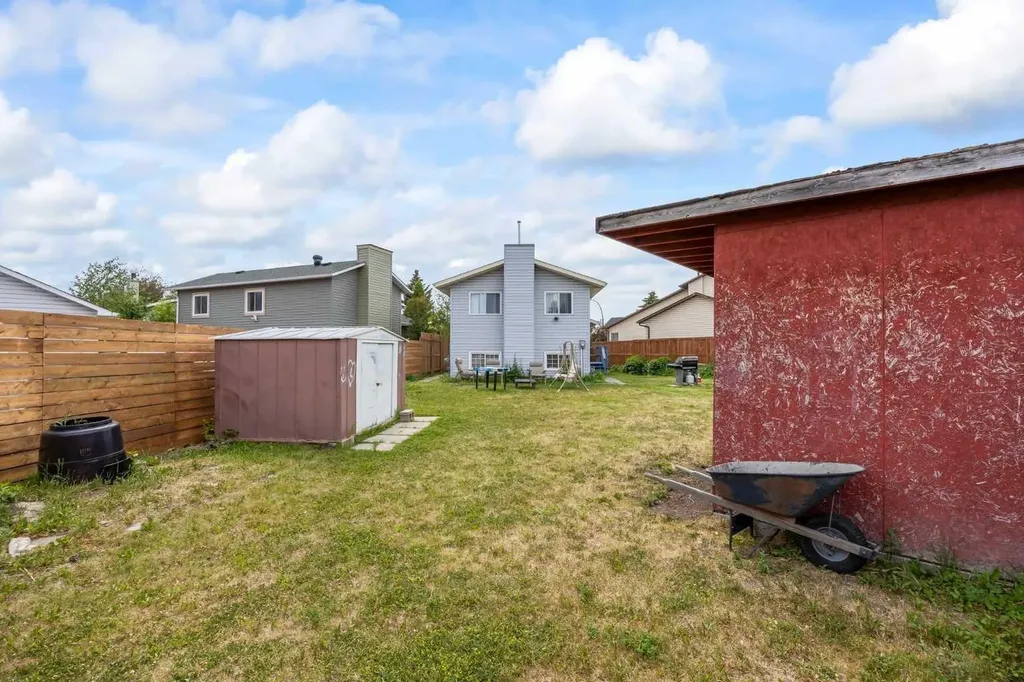 44 Taraglen Place NE Calgary AB T3L 2N4