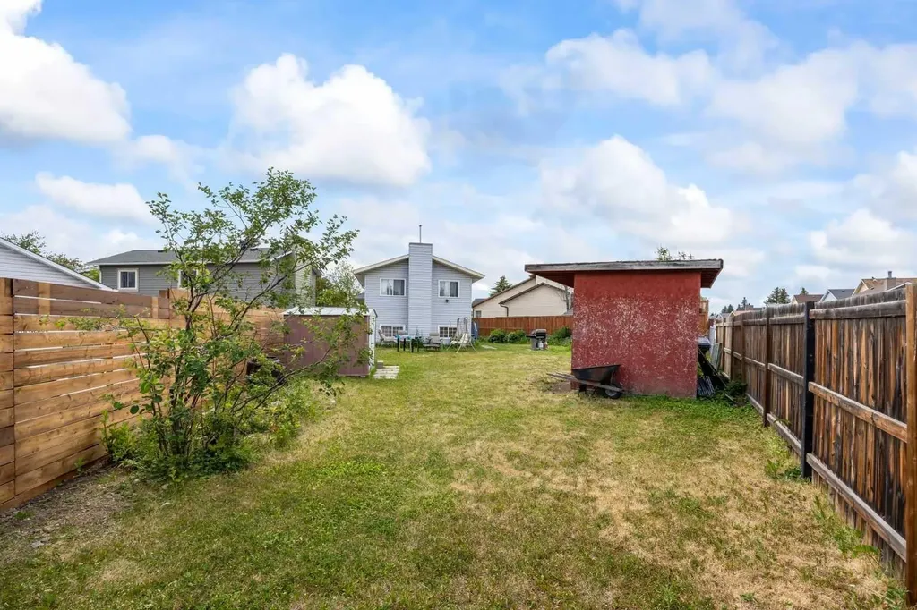 44 Taraglen Place NE Calgary AB T3L 2N4