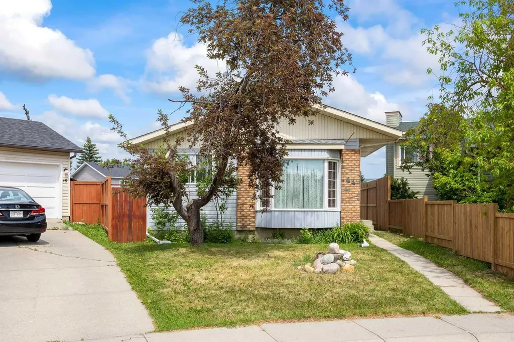 44 Taraglen Place NE Calgary AB T3L 2N4