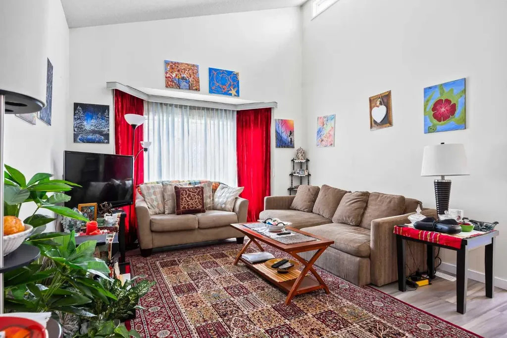 44 Taraglen Place NE Calgary AB T3L 2N4