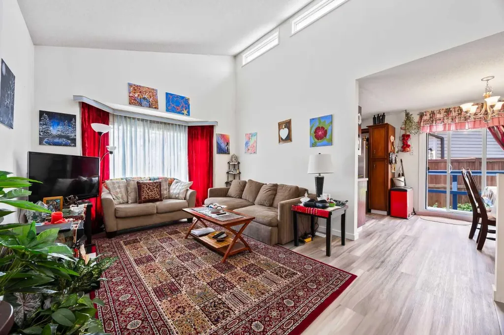 44 Taraglen Place NE Calgary AB T3L 2N4