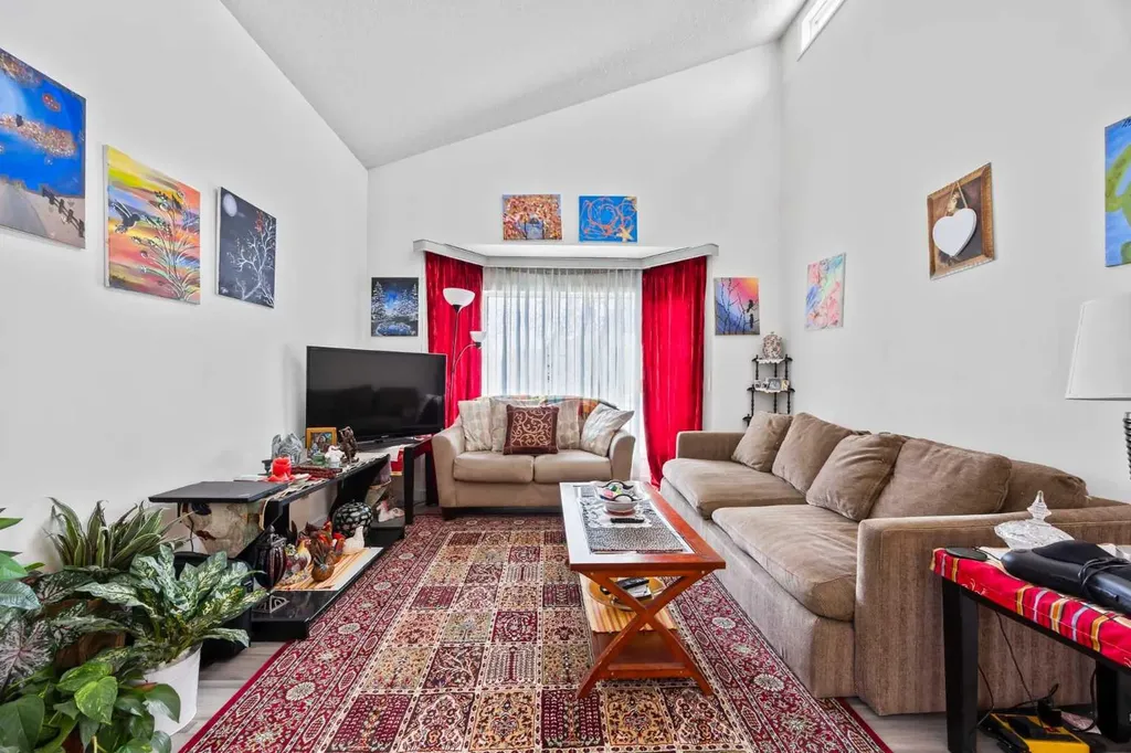 44 Taraglen Place NE Calgary AB T3L 2N4