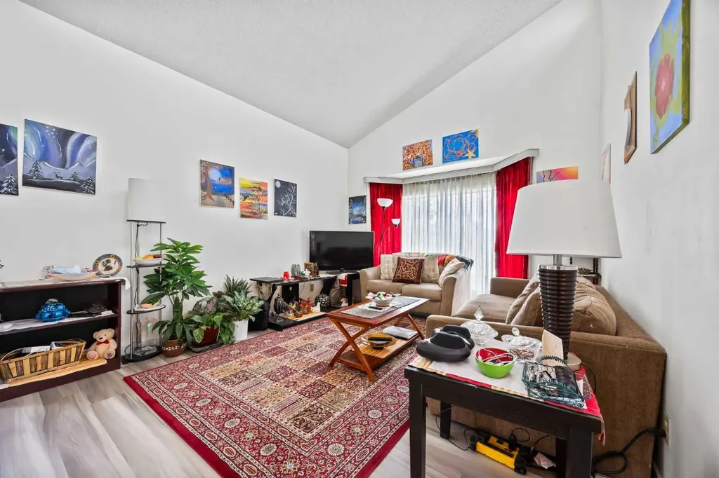 44 Taraglen Place NE Calgary AB T3L 2N4