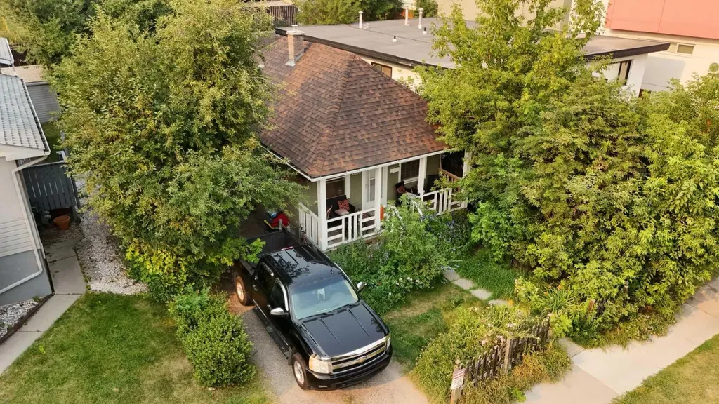 1816 27 Avenue SW Calgary AB T2T 1H1