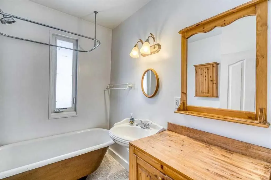 1816 27 Avenue SW Calgary AB T2T 1H1