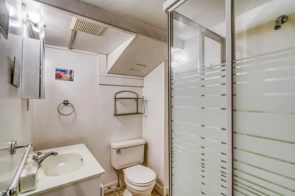 1816 27 Avenue SW Calgary AB T2T 1H1
