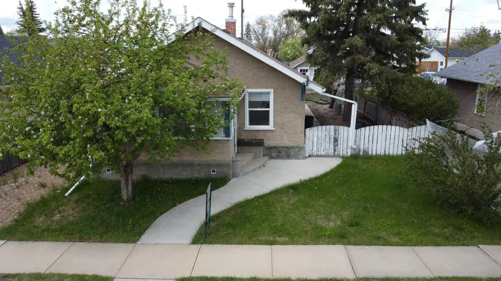 306 3 Avenue W Hanna AB T0J 1P0