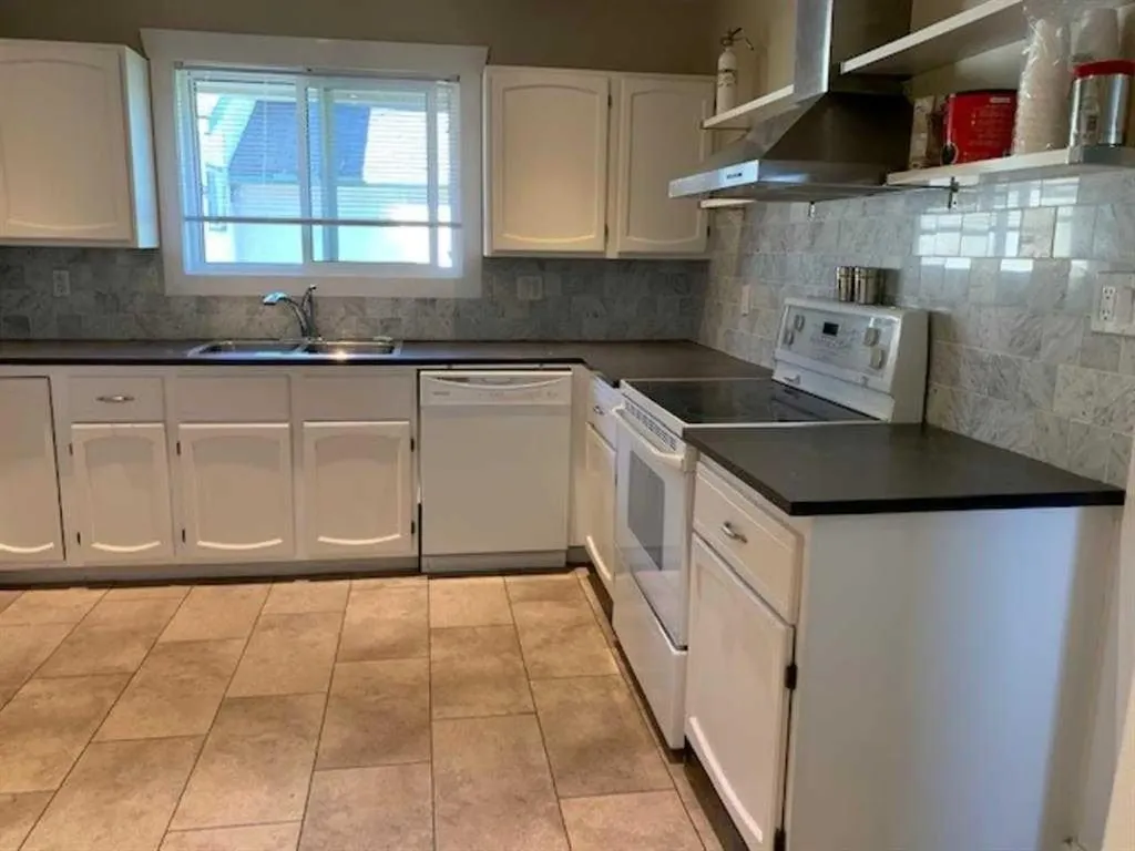 306 3 Avenue W Hanna AB T0J 1P0