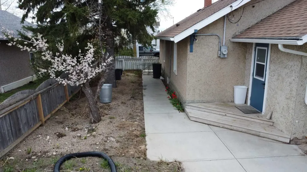 306 3 Avenue W Hanna AB T0J 1P0