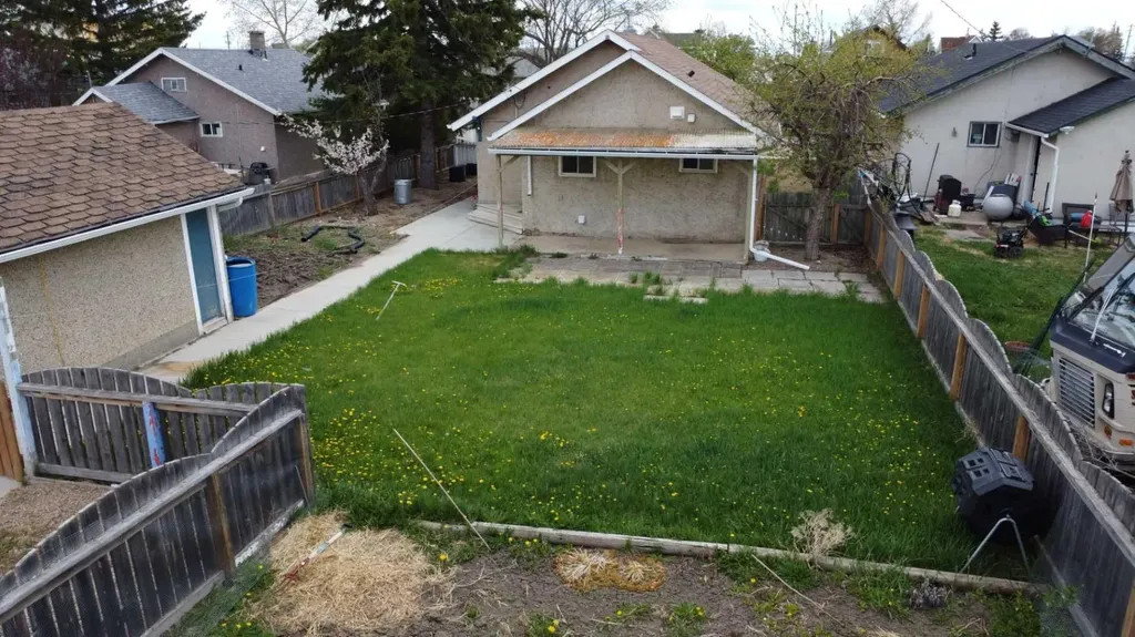 306 3 Avenue W Hanna AB T0J 1P0