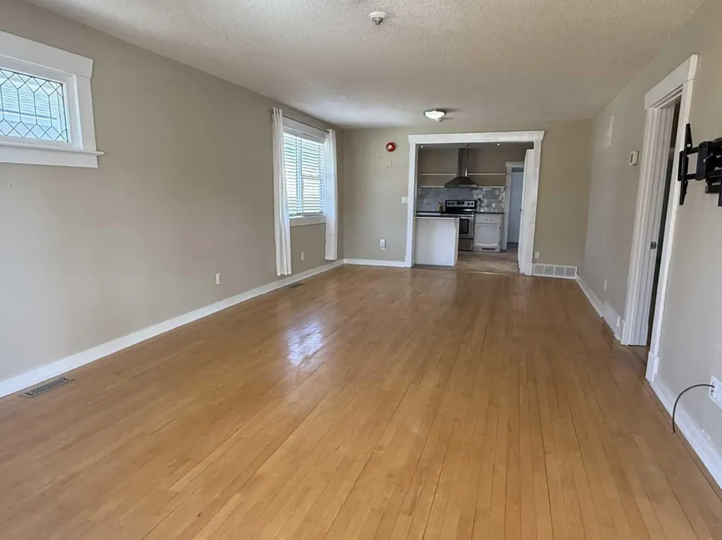 306 3 Avenue W Hanna AB T0J 1P0