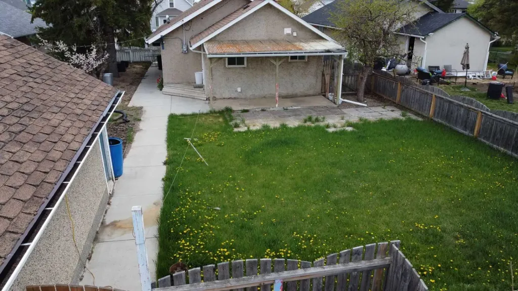306 3 Avenue W Hanna AB T0J 1P0