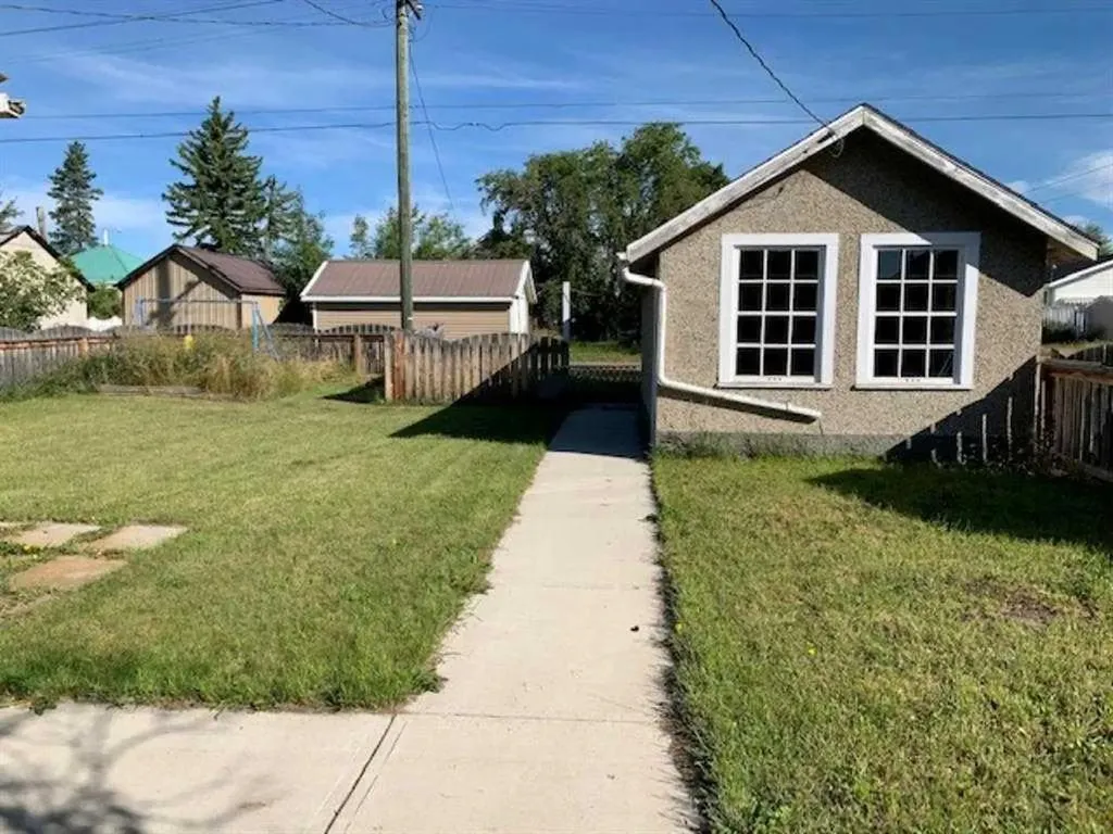 306 3 Avenue W Hanna AB T0J 1P0