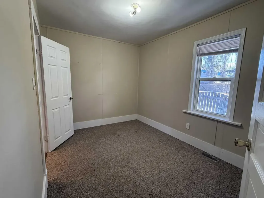 306 3 Avenue W Hanna AB T0J 1P0