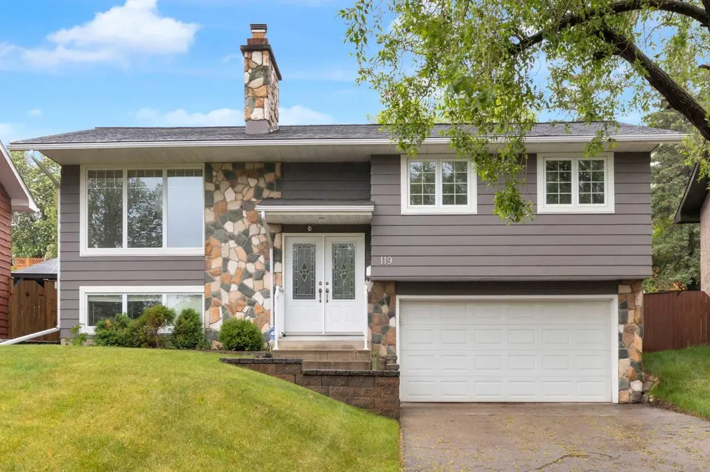 119 Cantrell Place SW Calgary AB T2W 1X2