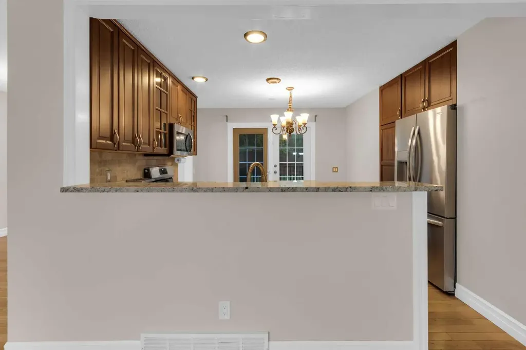 119 Cantrell Place SW Calgary AB T2W 1X2