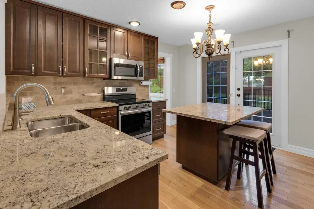 119 Cantrell Place SW Calgary AB T2W 1X2
