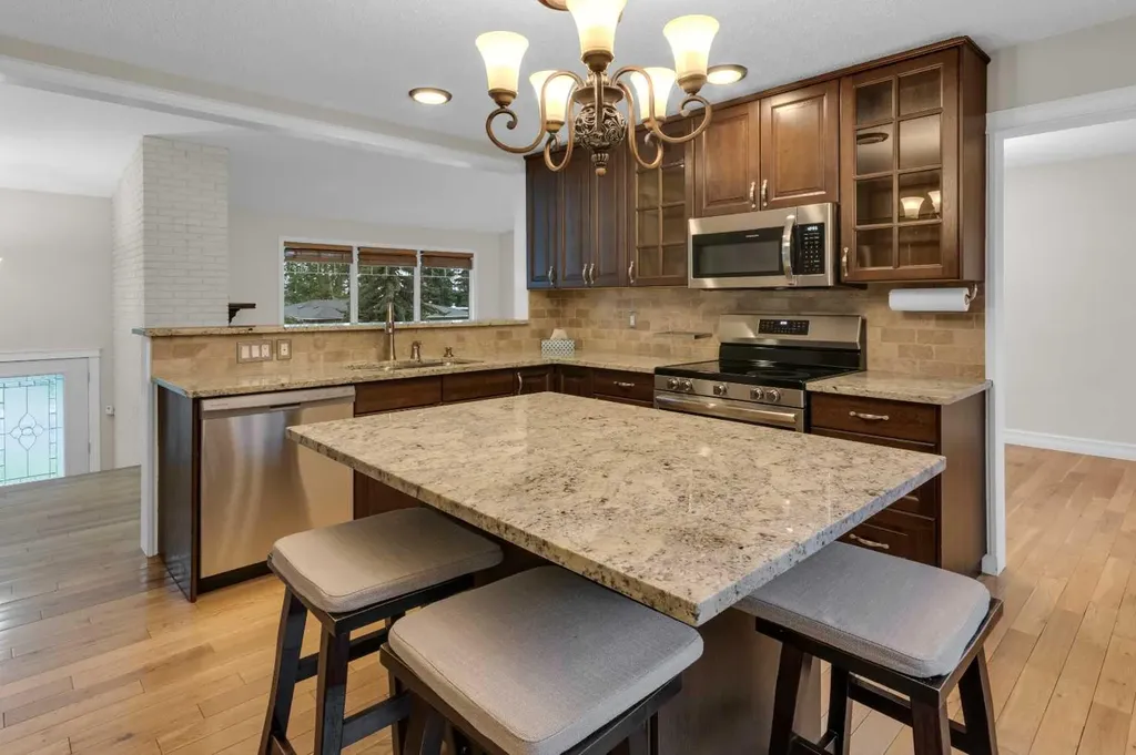 119 Cantrell Place SW Calgary AB T2W 1X2