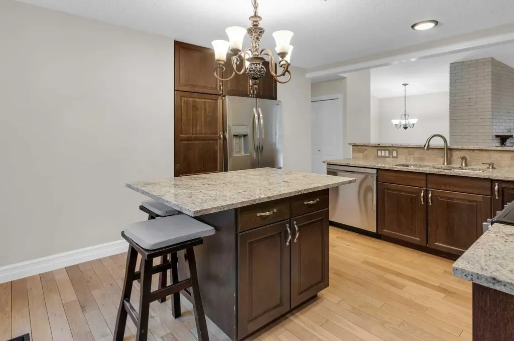 119 Cantrell Place SW Calgary AB T2W 1X2