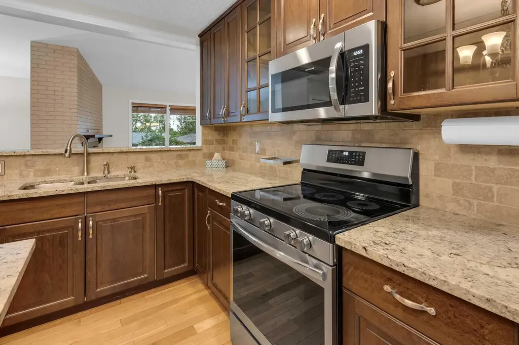 119 Cantrell Place SW Calgary AB T2W 1X2