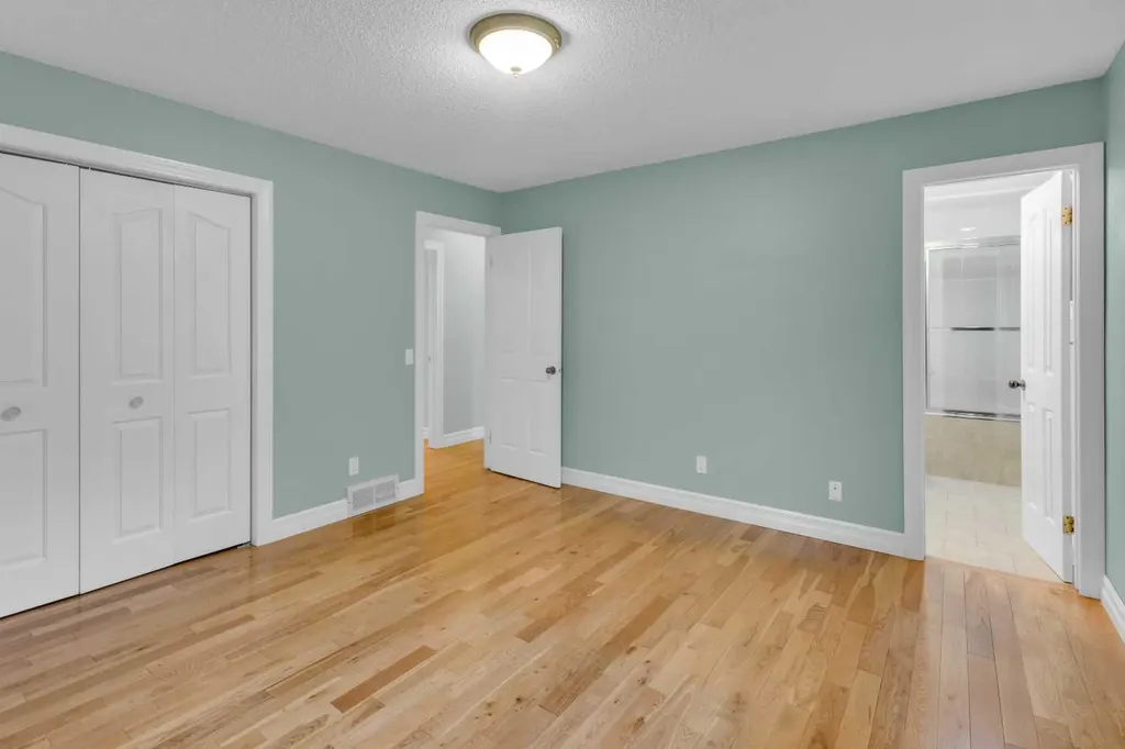 119 Cantrell Place SW Calgary AB T2W 1X2