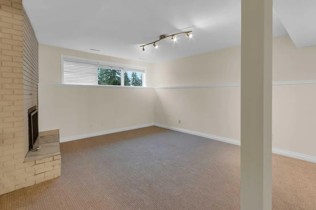 119 Cantrell Place SW Calgary AB T2W 1X2
