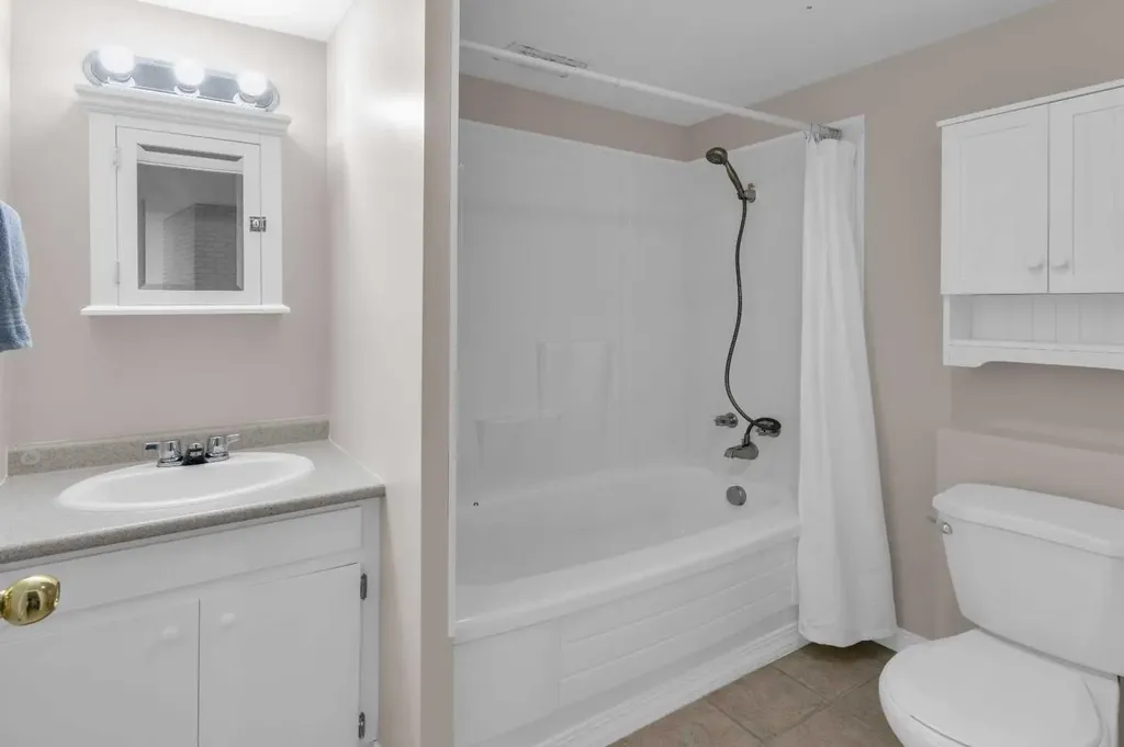 119 Cantrell Place SW Calgary AB T2W 1X2