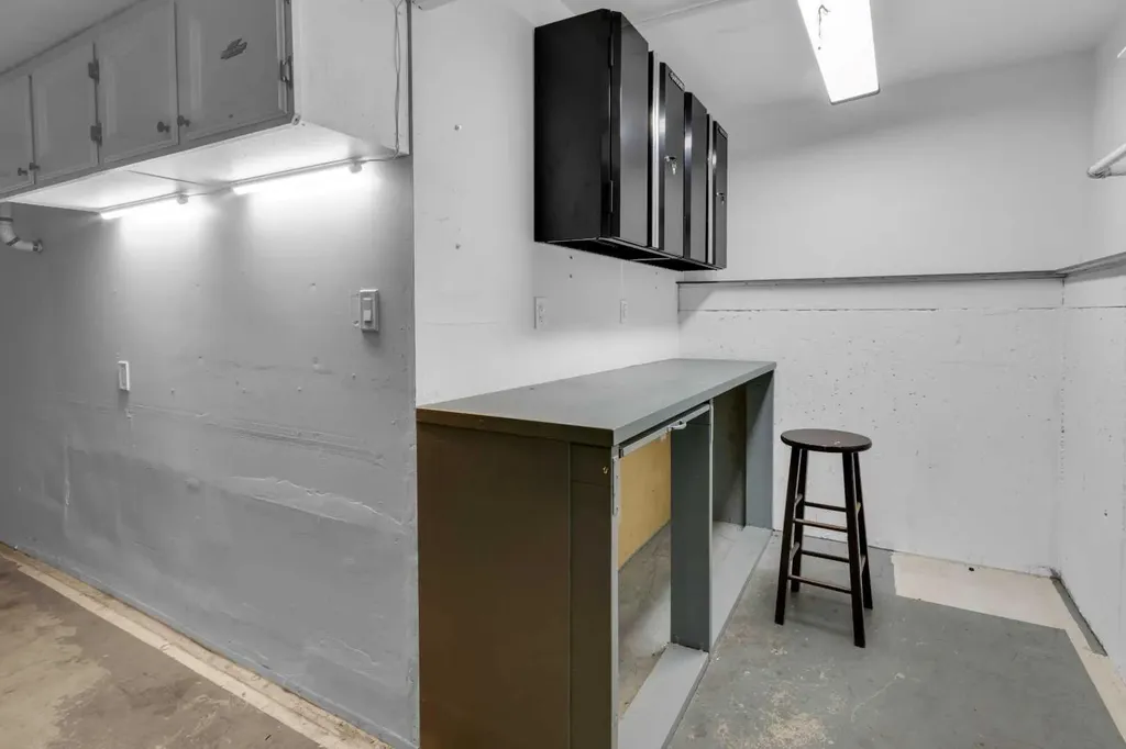 119 Cantrell Place SW Calgary AB T2W 1X2