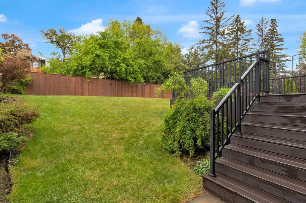 119 Cantrell Place SW Calgary AB T2W 1X2