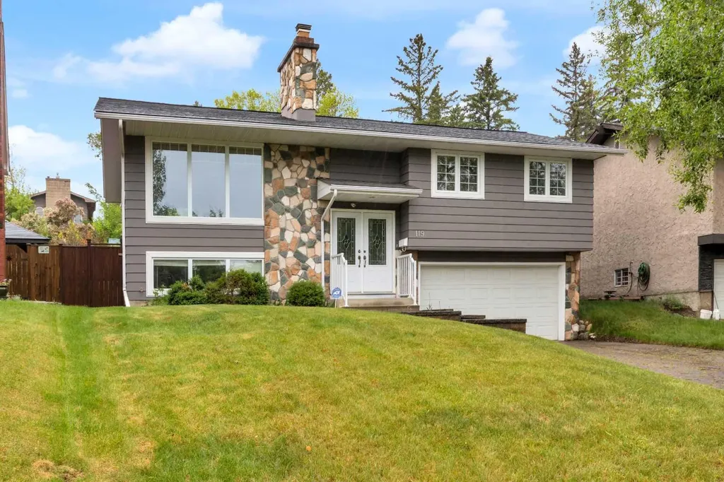 119 Cantrell Place SW Calgary AB T2W 1X2