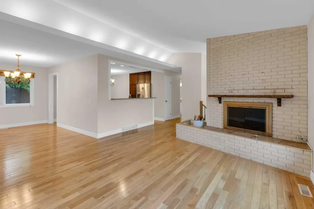 119 Cantrell Place SW Calgary AB T2W 1X2