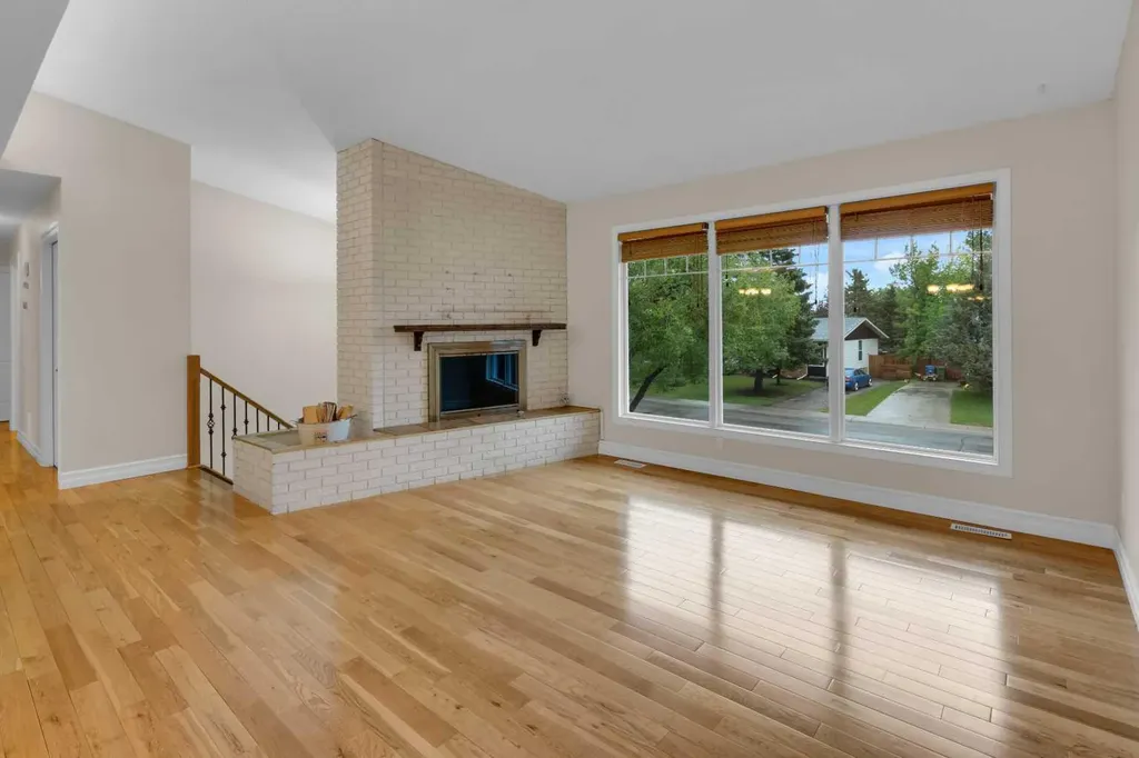119 Cantrell Place SW Calgary AB T2W 1X2