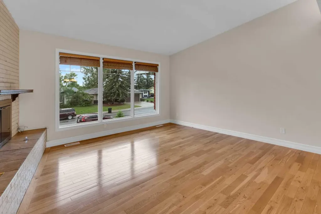 119 Cantrell Place SW Calgary AB T2W 1X2