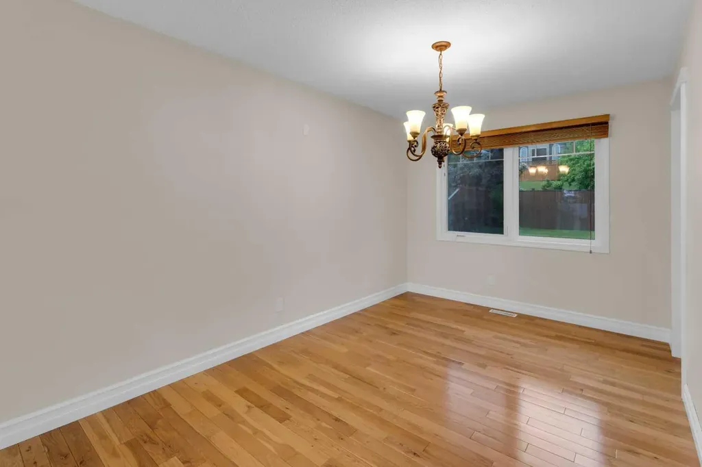 119 Cantrell Place SW Calgary AB T2W 1X2