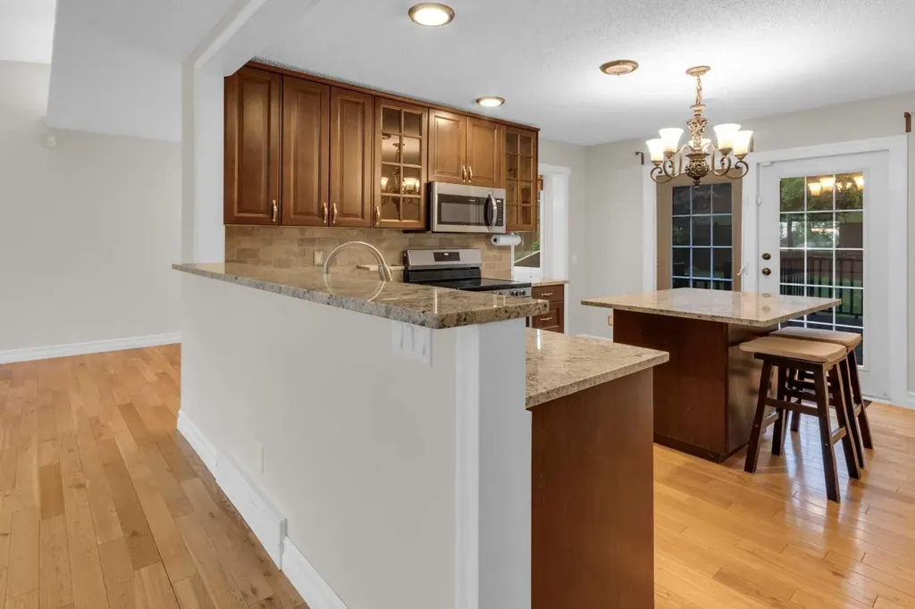 119 Cantrell Place SW Calgary AB T2W 1X2