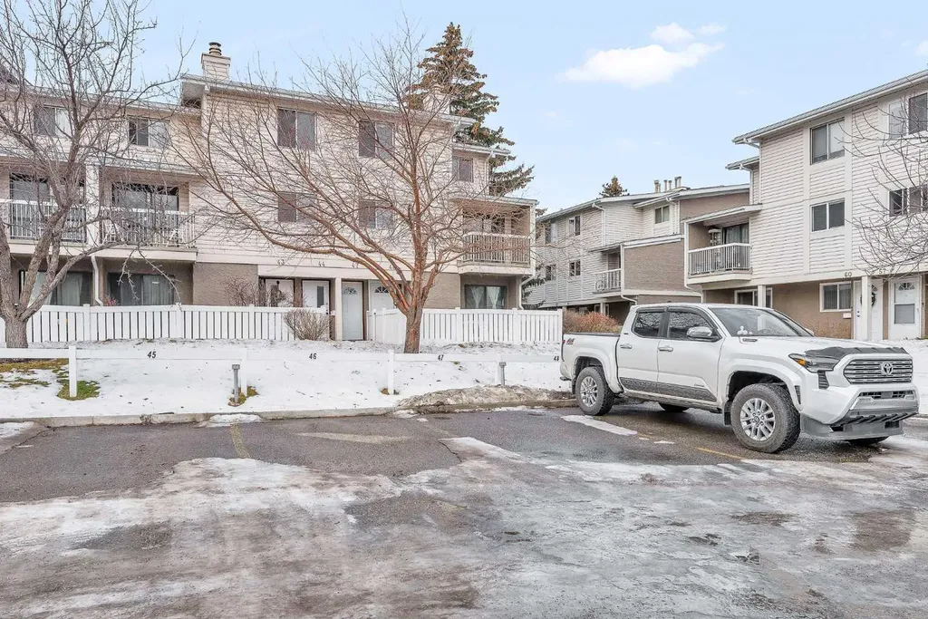 3015 51 Street SW Calgary AB T3E 6N5
