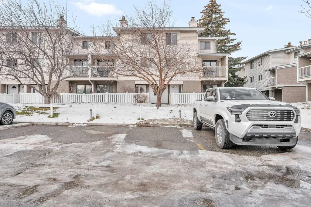 3015 51 Street SW Calgary AB T3E 6N5
