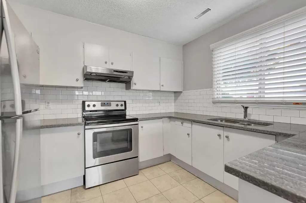 3015 51 Street SW Calgary AB T3E 6N5
