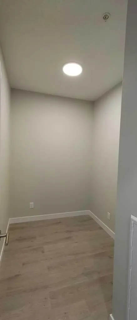660 Shawnee Square SW Calgary AB T2Y 0X6
