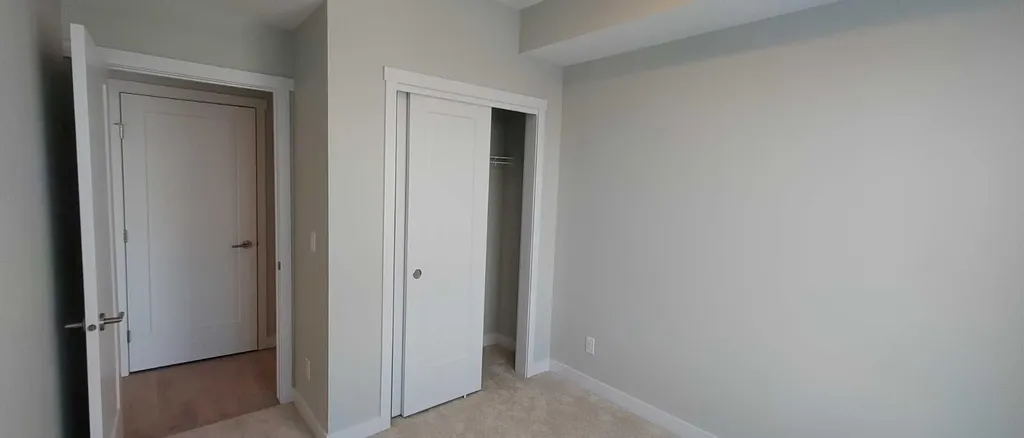 660 Shawnee Square SW Calgary AB T2Y 0X6