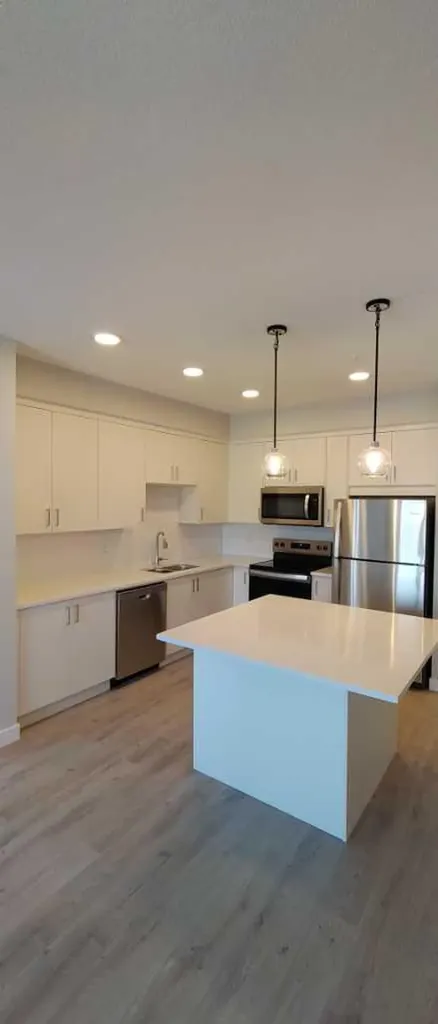 660 Shawnee Square SW Calgary AB T2Y 0X6