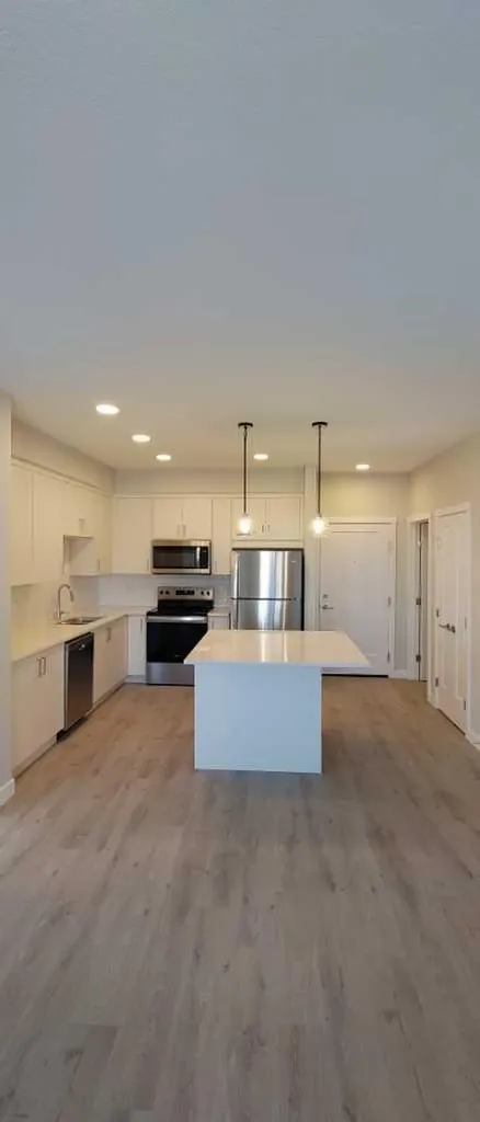 660 Shawnee Square SW Calgary AB T2Y 0X6
