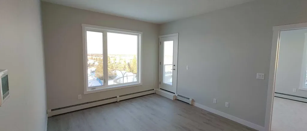 660 Shawnee Square SW Calgary AB T2Y 0X6