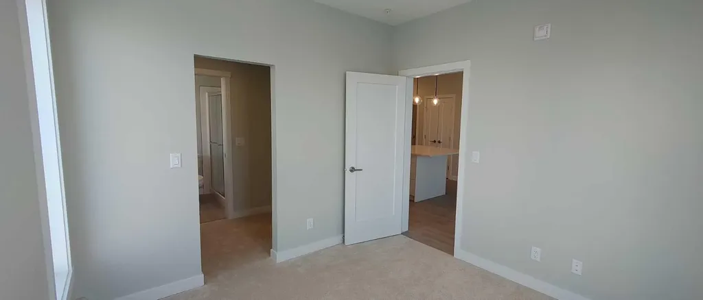 660 Shawnee Square SW Calgary AB T2Y 0X6