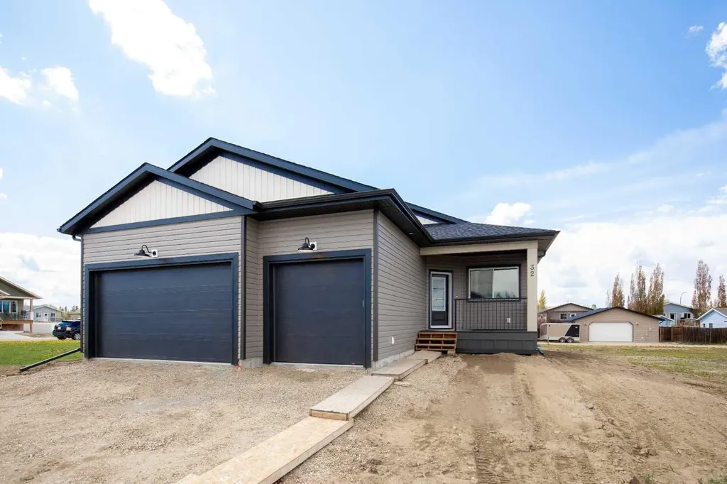 32 Sunrise Crescent N Three Hills AB T0M 2A0