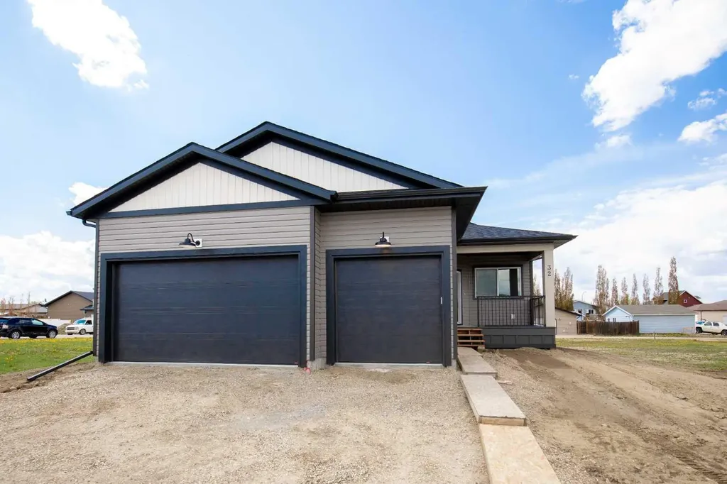 32 Sunrise Crescent N Three Hills AB T0M 2A0