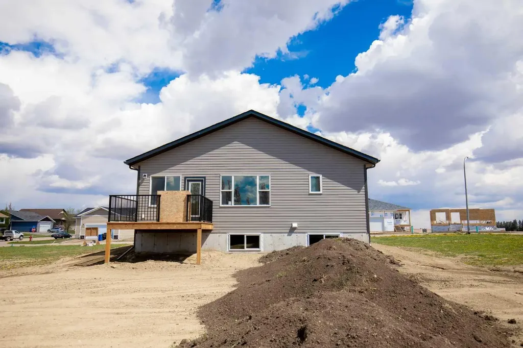 32 Sunrise Crescent N Three Hills AB T0M 2A0