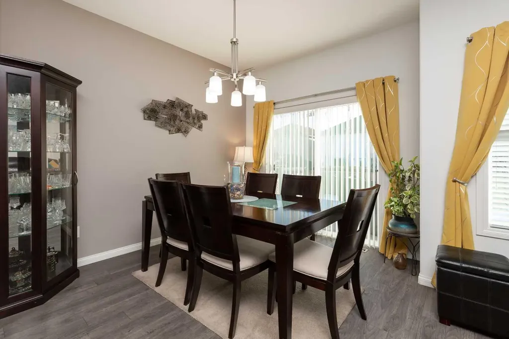 753 Twinriver Loop W Lethbridge AB T1J 5E1