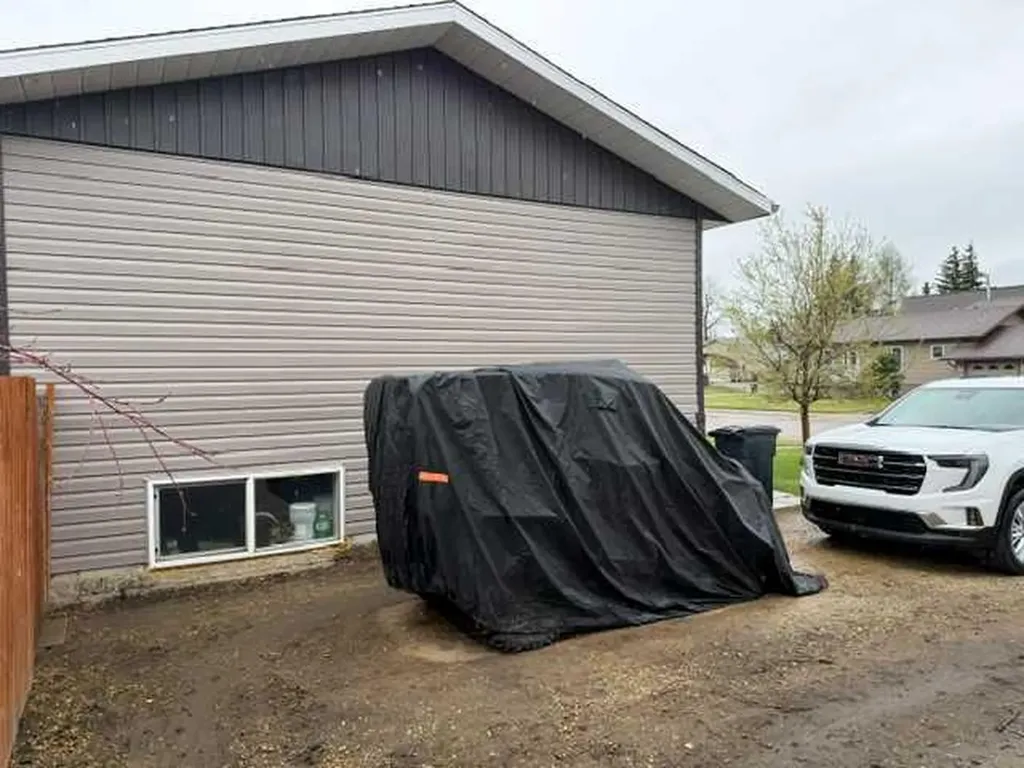 908 11 Avenue SE Slave Lake AB T0G 2A3