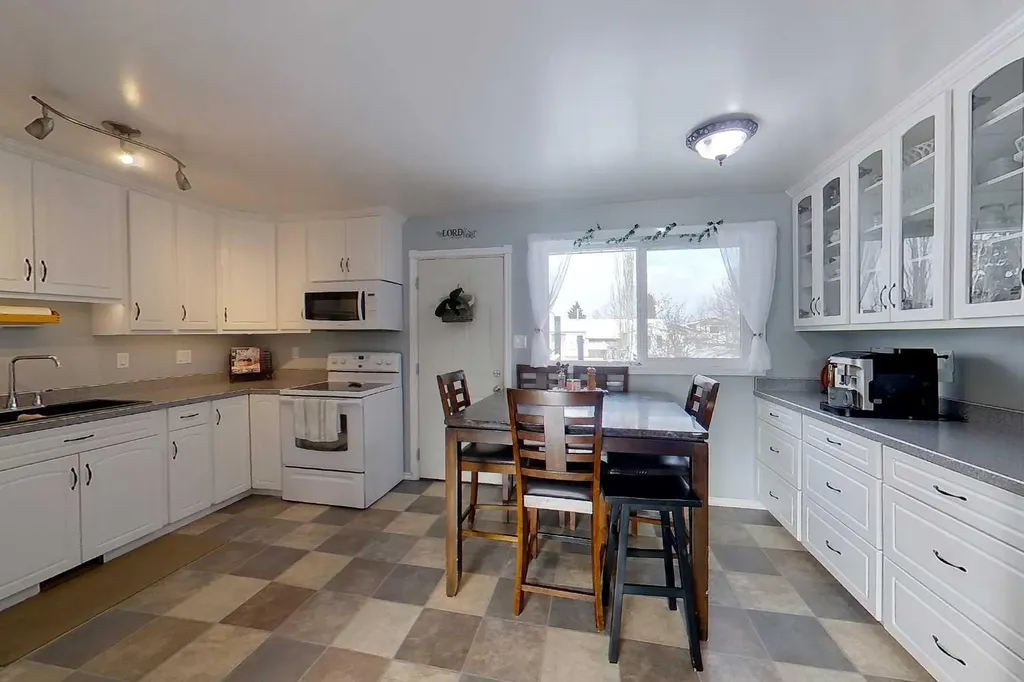 908 11 Avenue SE Slave Lake AB T0G 2A3